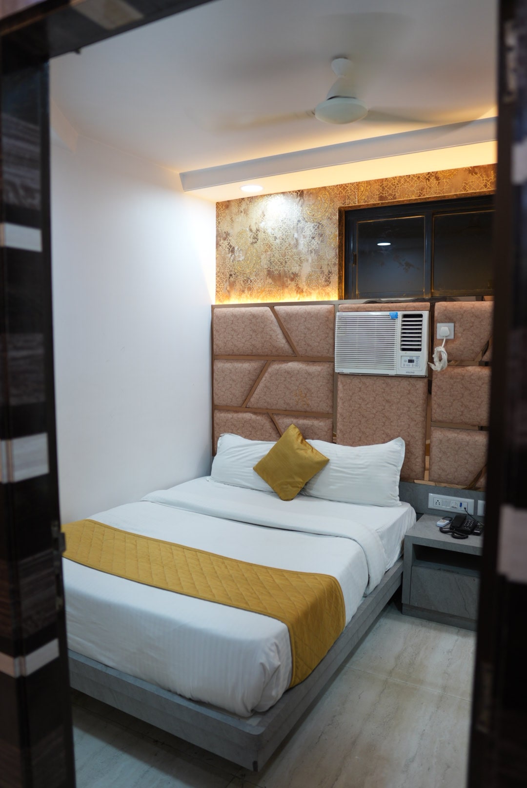 Single Bed Room – Hotel Pearl View near Us consulate BKC Mumbai (2)