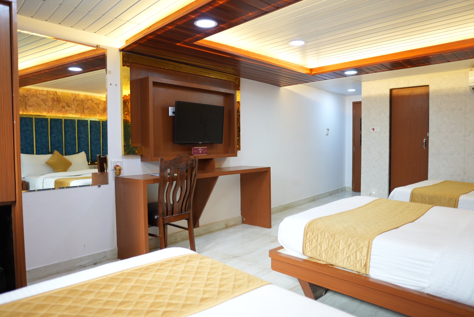 Six bedroom Hotel – Pearl View near Us consulate BKC Mumbai (1)
