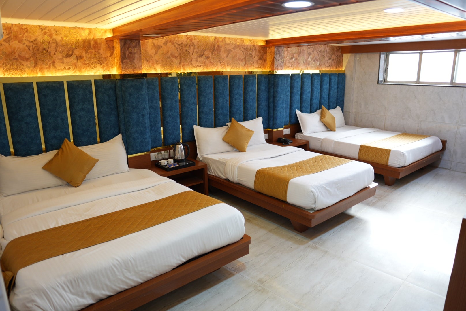 Six bedroom Hotel - Pearl View near Us consulate BKC Mumbai (2)