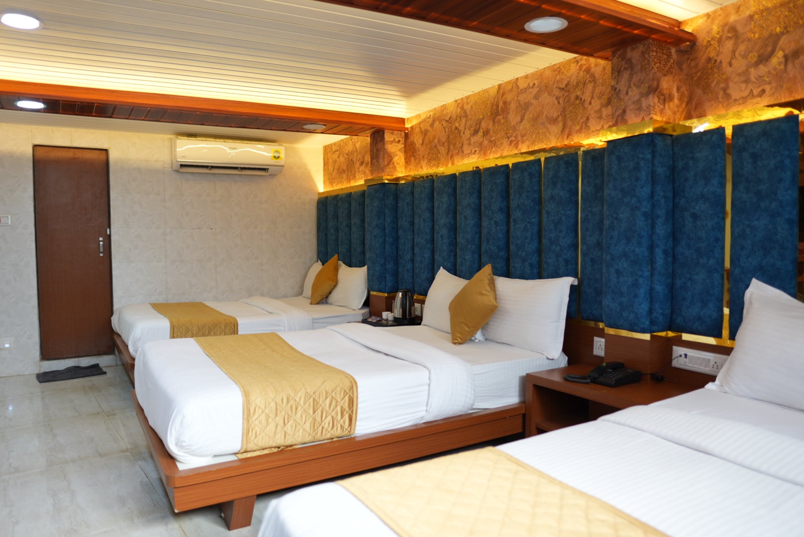 Six bedroom Hotel – Pearl View near Us consulate BKC Mumbai (3)